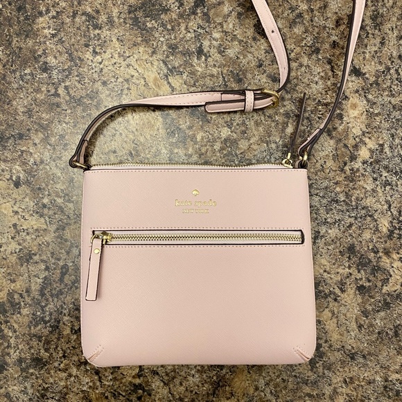 kate spade Handbags - Kate Spade Crossbody Bag